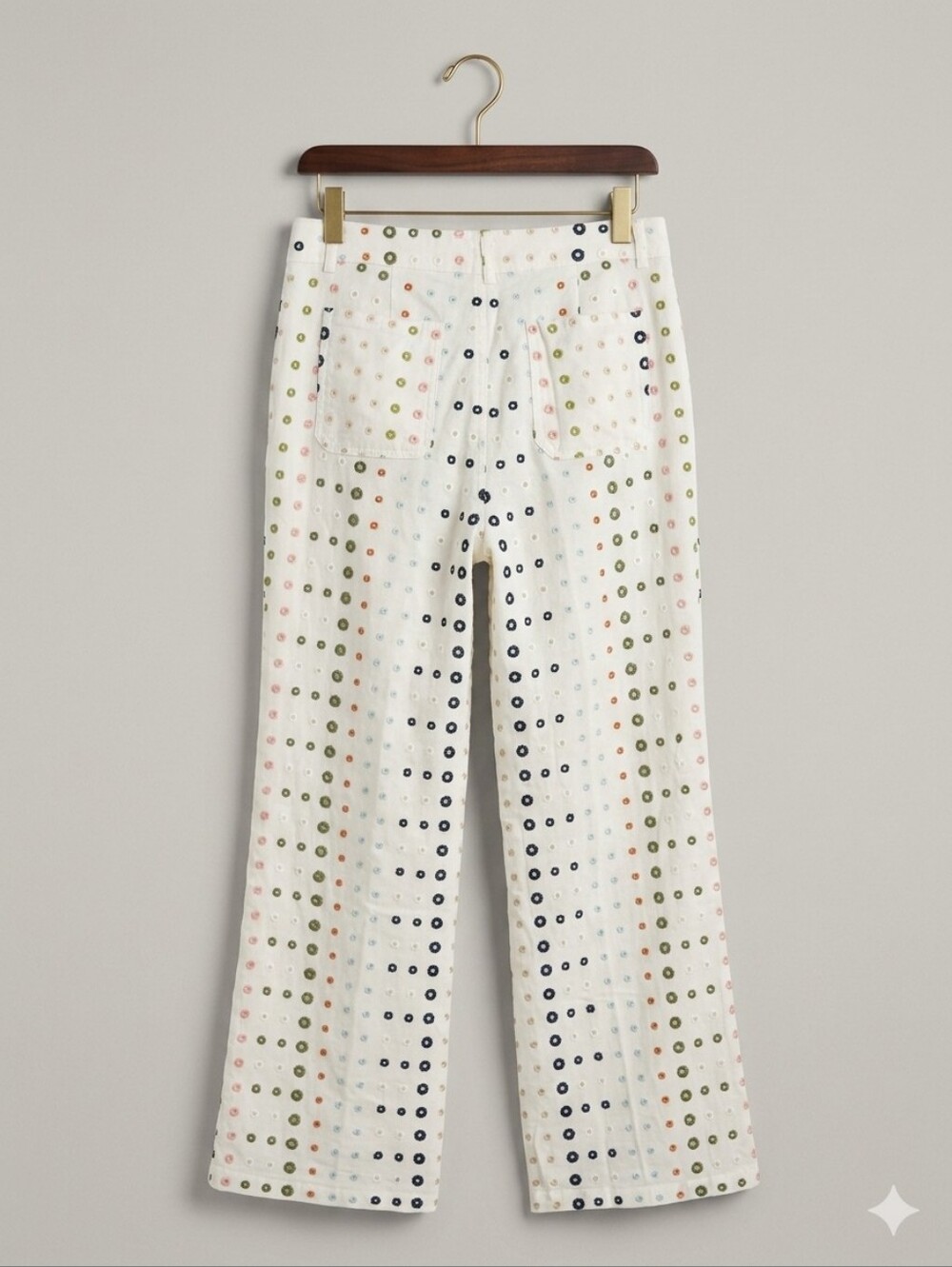 Classic Staple with a Modern Twist!
Gorgeous Linen Pants - Picture 2 of 10